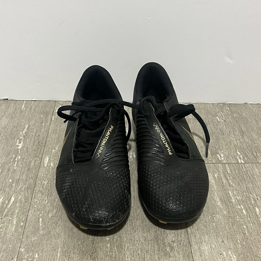 Nike Soccer Phantom Venom Shoes Size 5.5